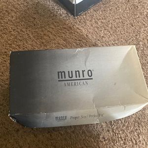 Tan size 7 munro  american shoes women. Vintage!